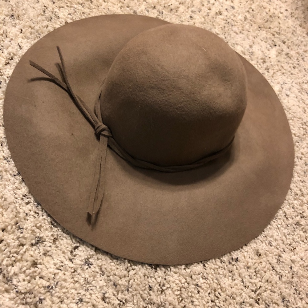 Tan floppy hat